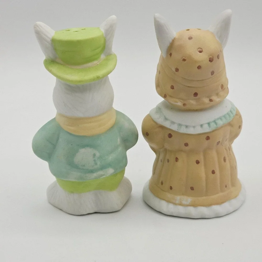 Vtg Youngs Inc Easter Bunny Salt‎ Pepper Shakers Small Ceramic Pastel Pair Decor